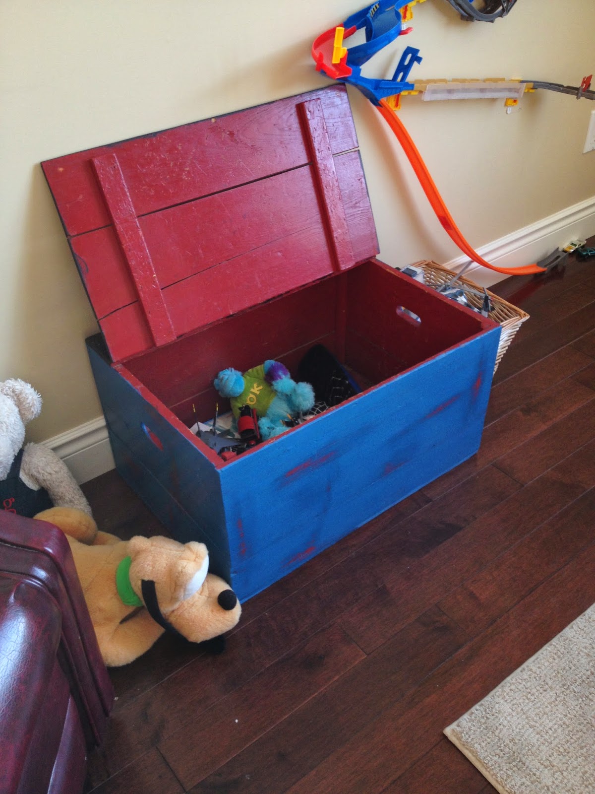 Sweet Stella's Upcycled Antique Toy Box DIY homedecor playroom